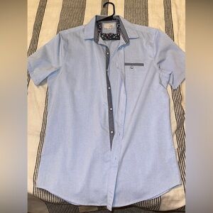 Men’s short sleeve button up shirt